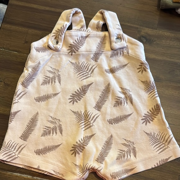 Kate Quinn set of 4 0-3 month-6-12 month gently used unisex - Picture 8 of 9